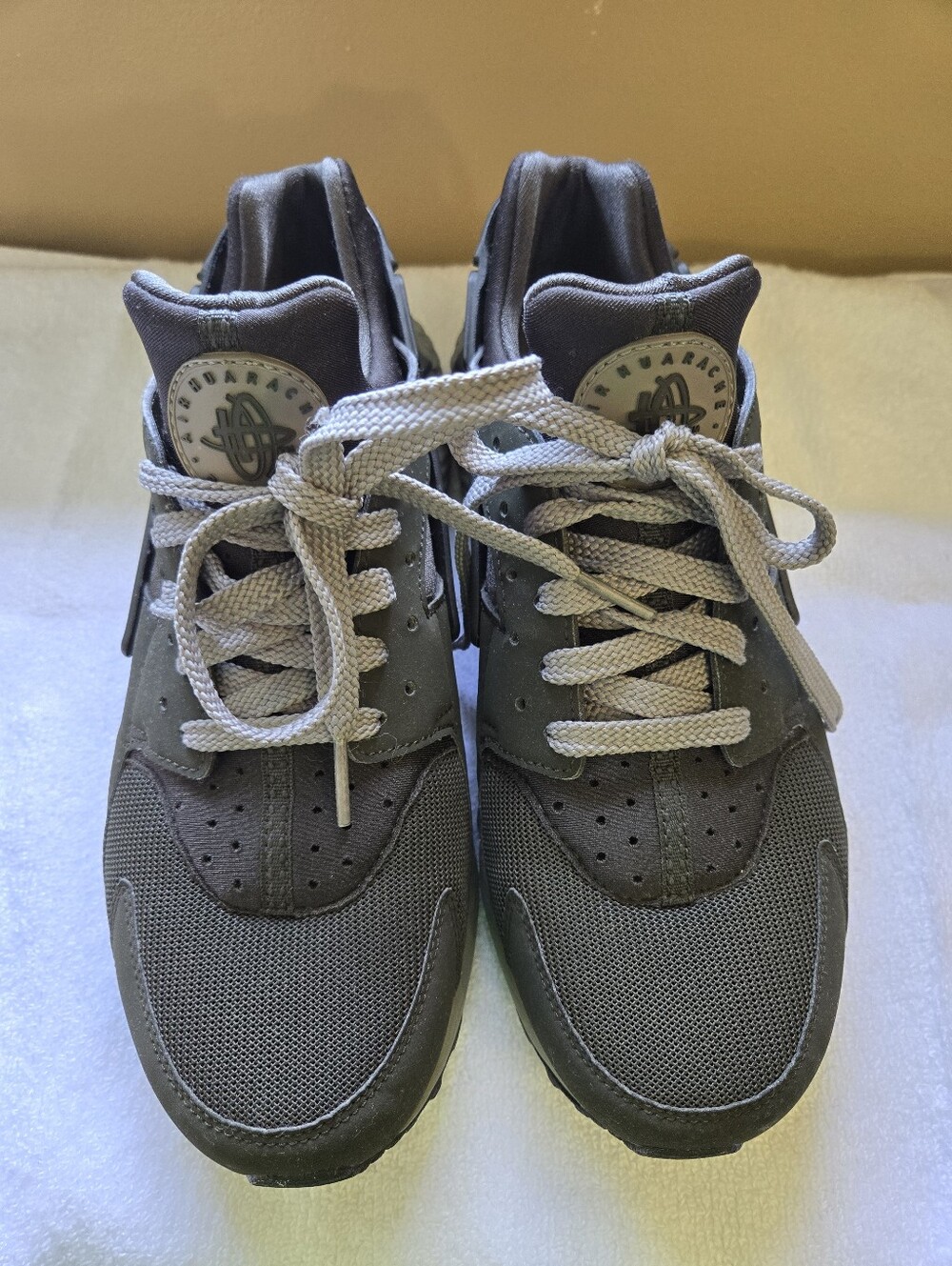 Nike Air Huarache Mens Sneakers in Army Green